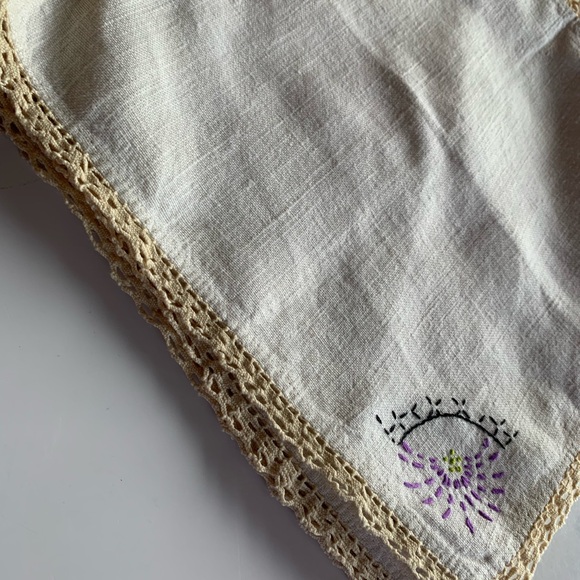 Elegant set of 6 hand embroidered natural linen cloth napkins with crochet edge - Picture 7 of 7